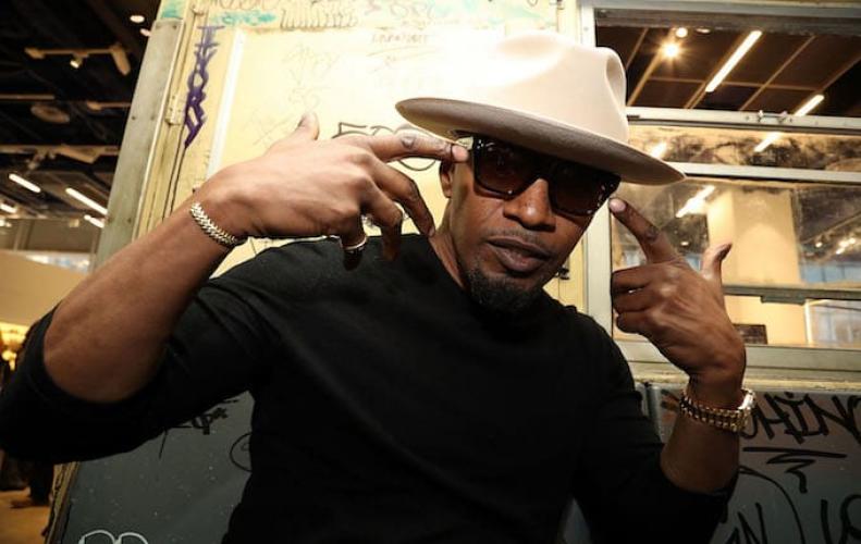 Jamie foxx walks out when questioned about Katie Holmes. ...