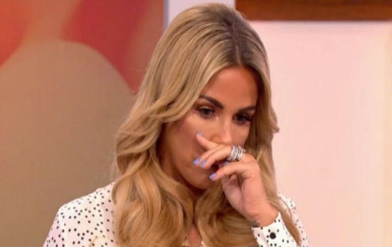 Katie Price unveiled her first look after Facelift surgery to fix past spoiled surgery.   Katie Price unveiled her first look after Facelift surgery to fix past spoiled surgery.