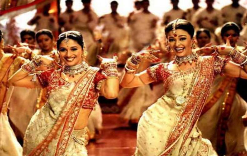 बॉलीवुड की फेमस फीमेल डांसर जिनका डांस है कातिल...